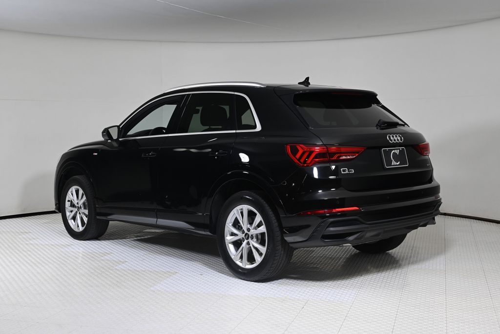 2023 Audi Q3 S line quattro Premium Plus photo 3