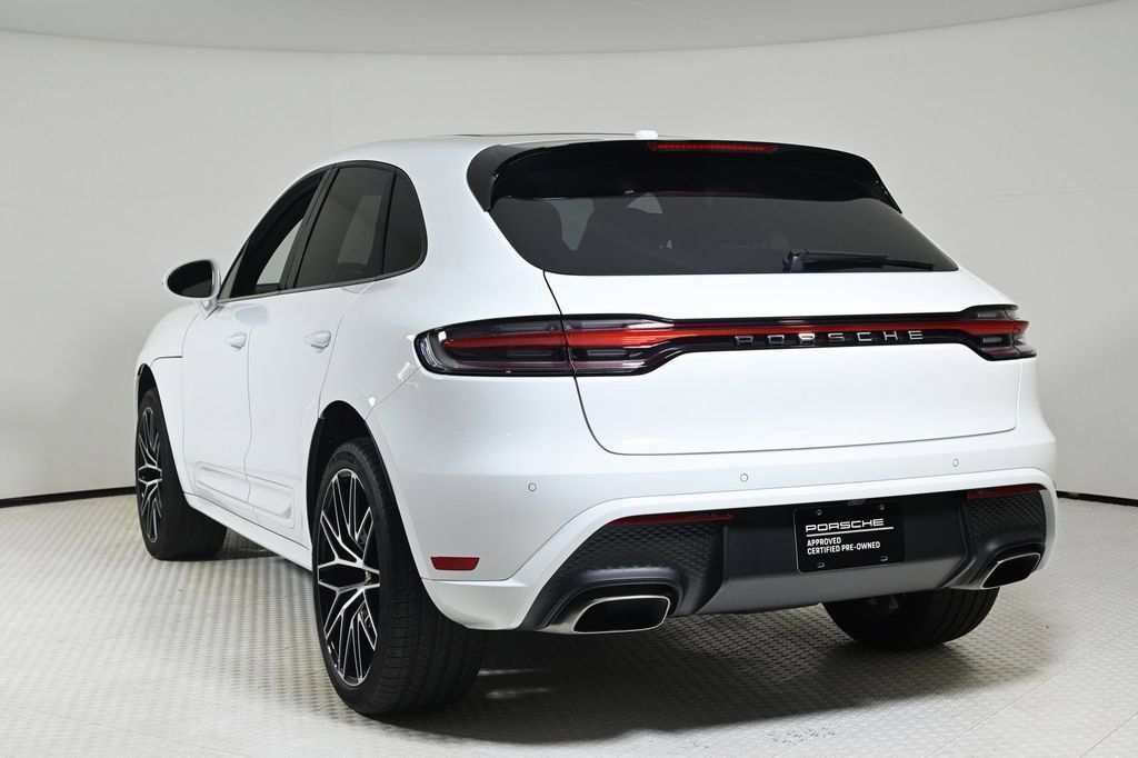 2024 Porsche Macan T photo 3