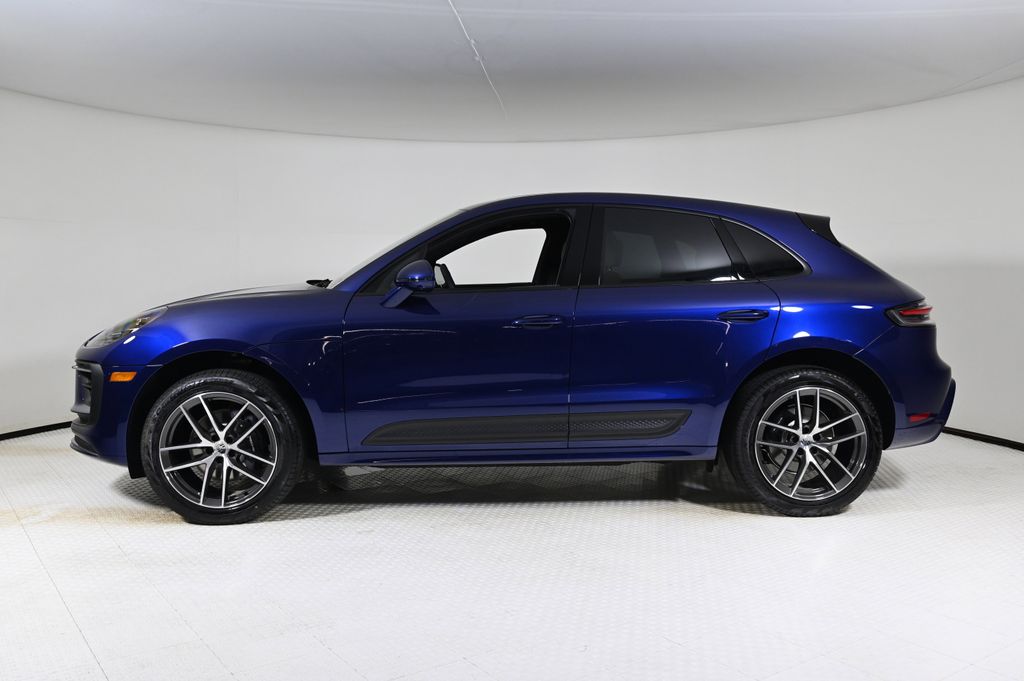 2026 Porsche Macan T photo 2