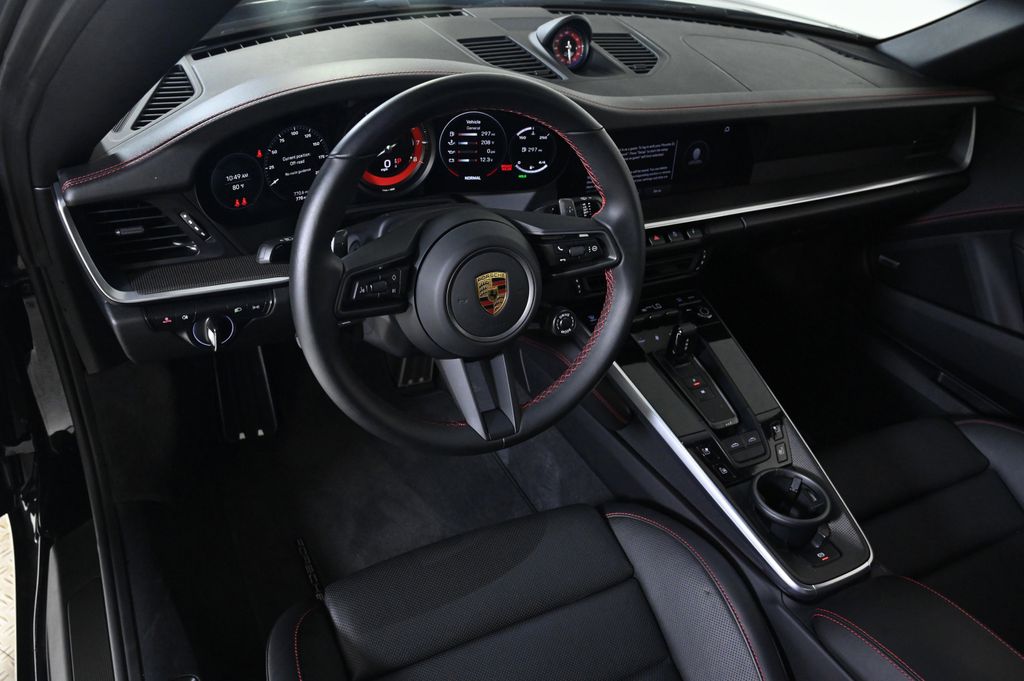 2022 Porsche 911 Coupe photo 4