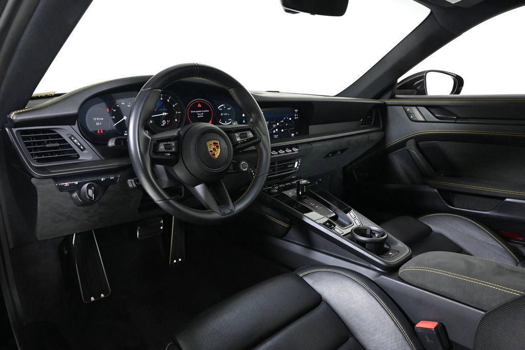 2023 Porsche 911 GTS photo 4