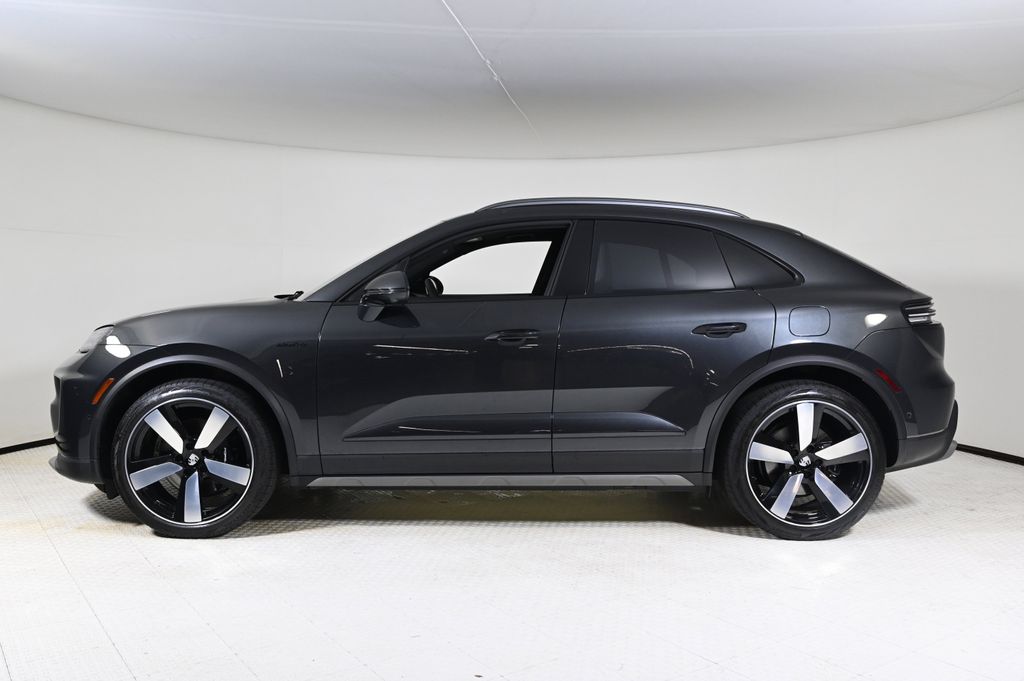 2025 Porsche Macan Electric photo 2