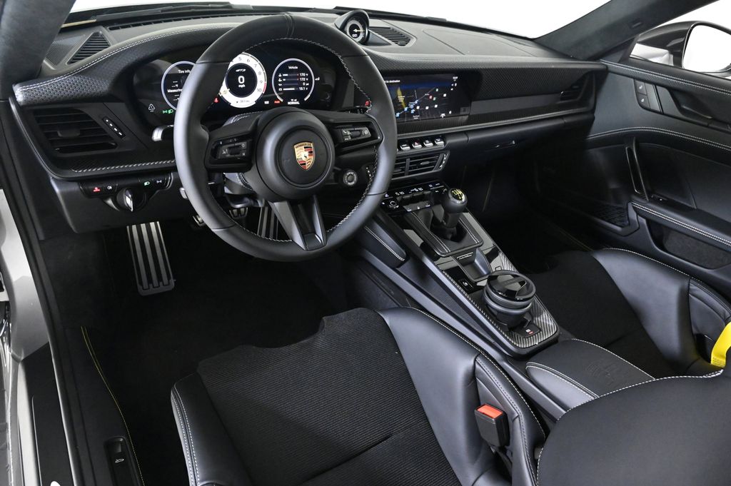 2026 Porsche 911 GT3 Touring photo 4