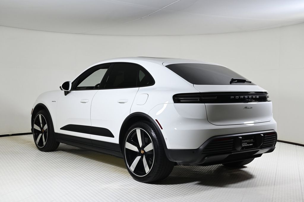 2025 Porsche Macan Electric photo 3