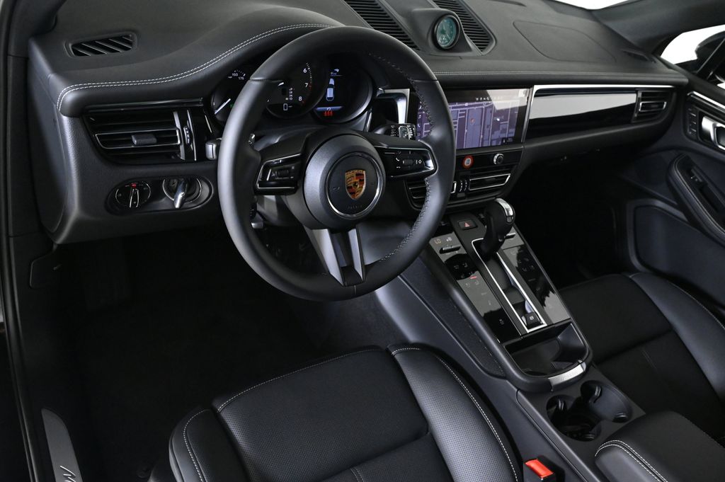 2026 Porsche Macan S photo 4
