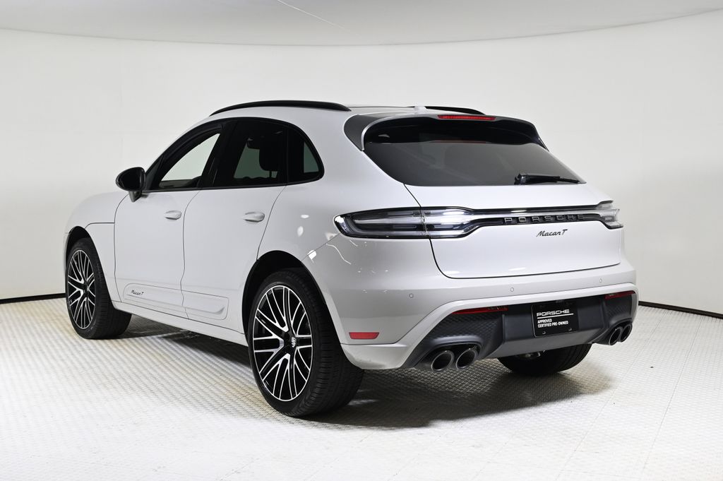 2025 Porsche Macan T photo 3