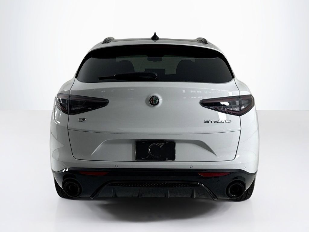 2025 Alfa Romeo Stelvio Sprint Base photo 4