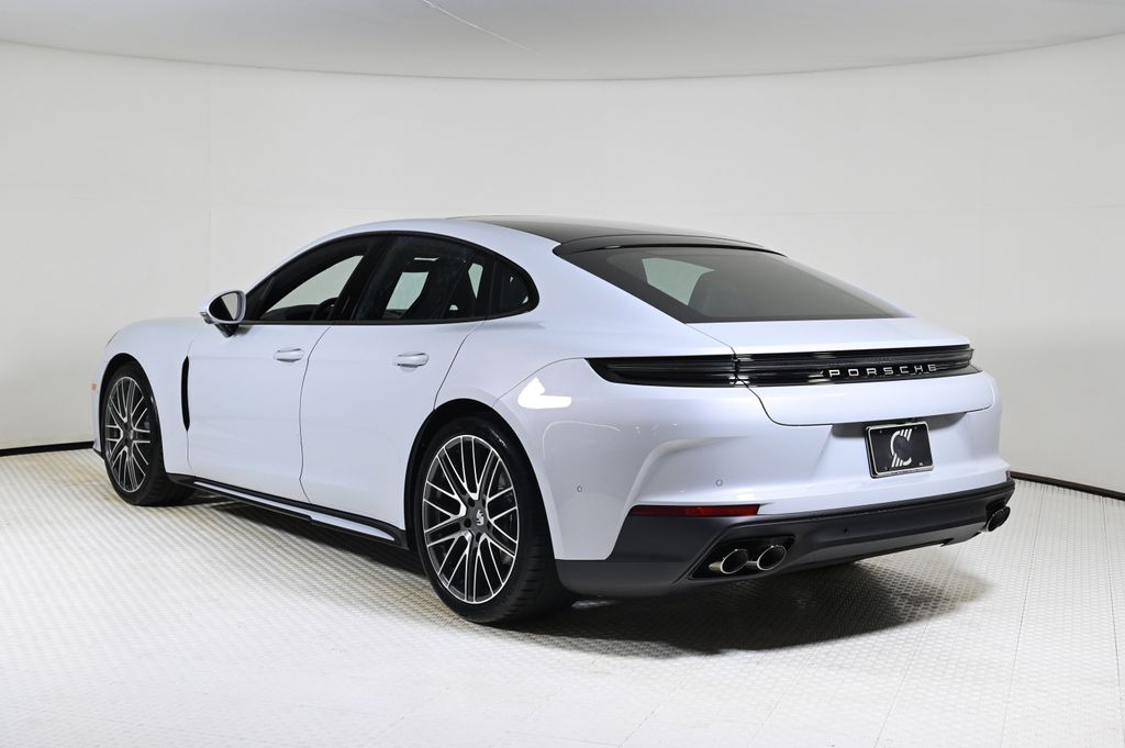 2026 Porsche Panamera 4 photo 3