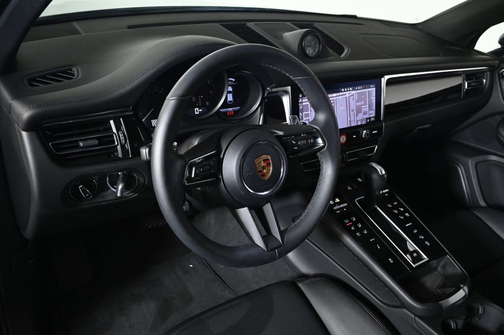 2026 Porsche Macan Base - Photo 4