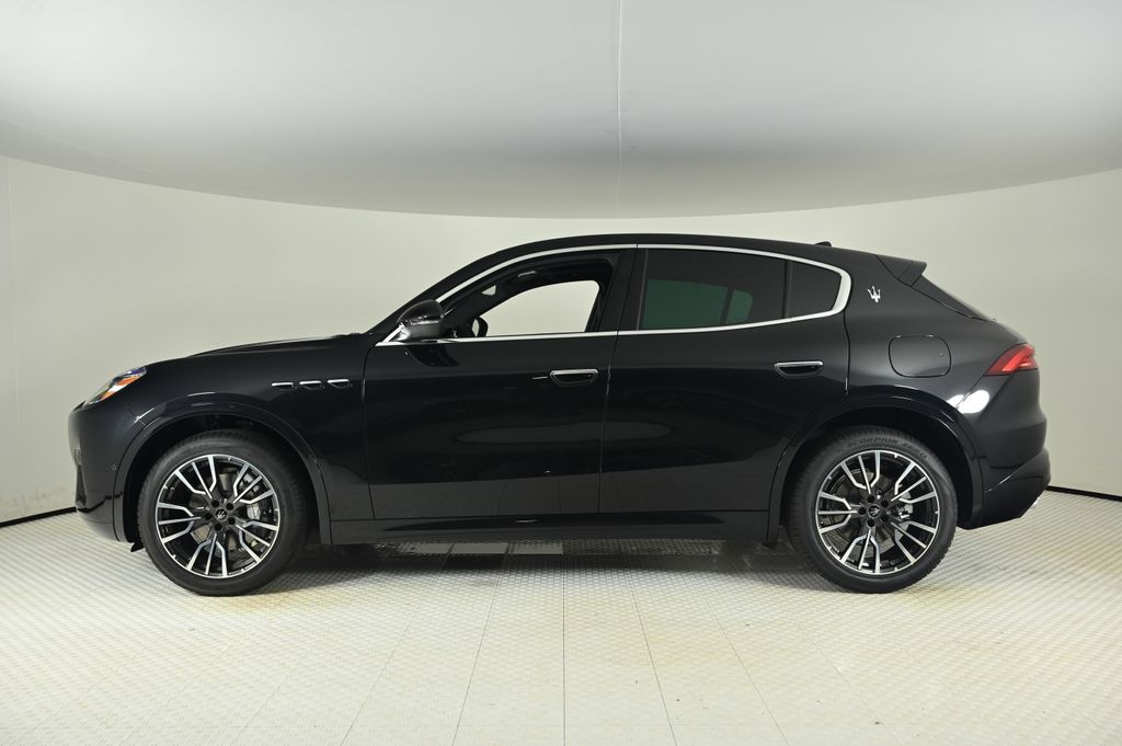 2025 Maserati Grecale photo 2