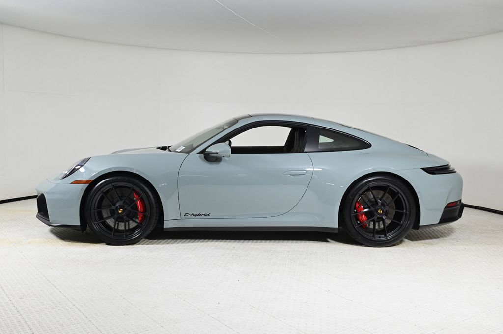 2025 Porsche 911 GTS photo 2