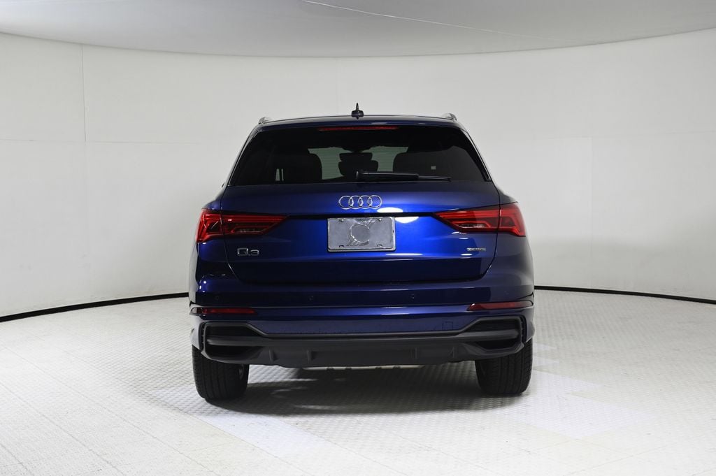 2025 Audi Q3 S line quattro Premium photo 4