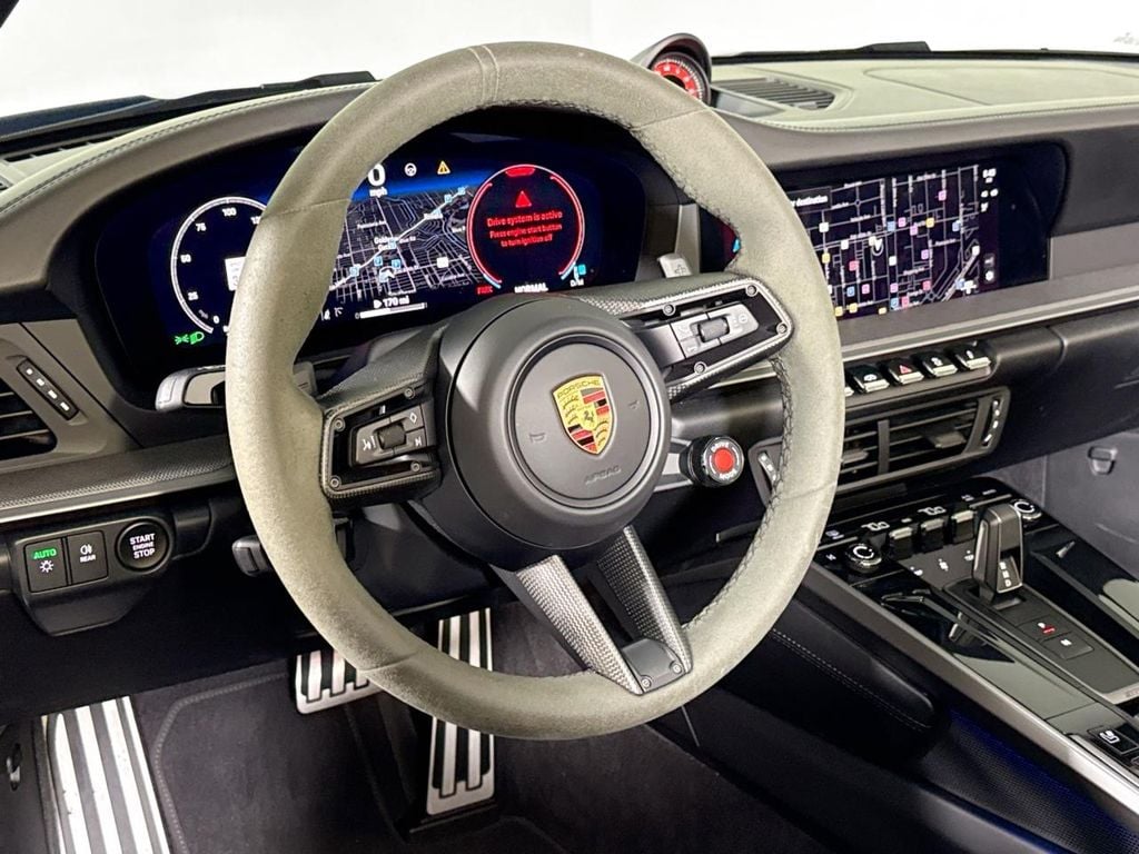 2025 Porsche 911 - Photo 12