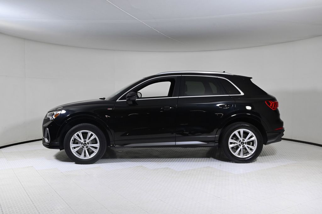 2023 Audi Q3 S line quattro Premium Plus photo 2