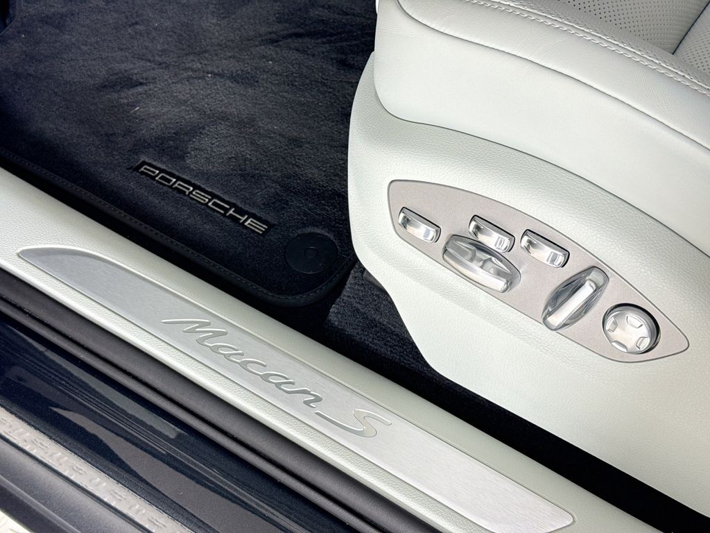 2025 Porsche Macan S - Photo 18