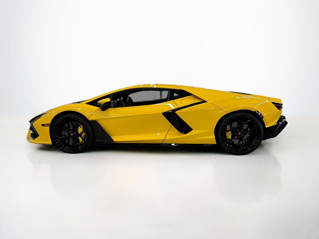 2025 Lamborghini Revuelto photo 2