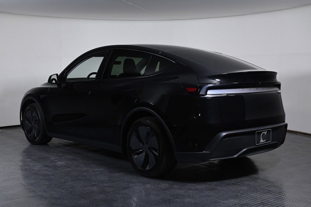 2026 Tesla Model Y photo 3