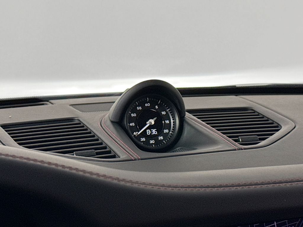 2025 Porsche 911 - Photo 24