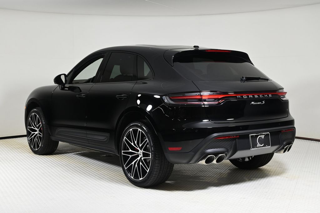 2026 Porsche Macan S photo 2