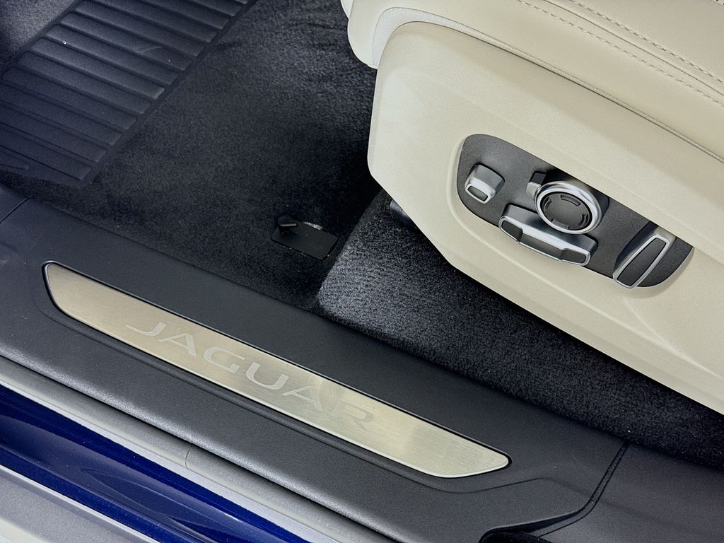 2026 Jaguar F-Pace R-Dynamic S - Photo 20