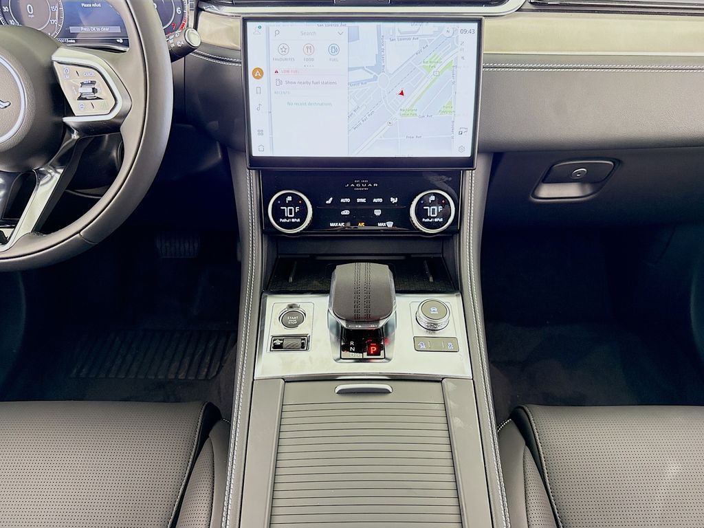 2026 Jaguar F-Pace R-Dynamic S - Photo 6