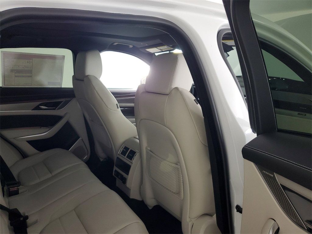 2026 Jaguar F-Pace R-Dynamic S - Photo 8