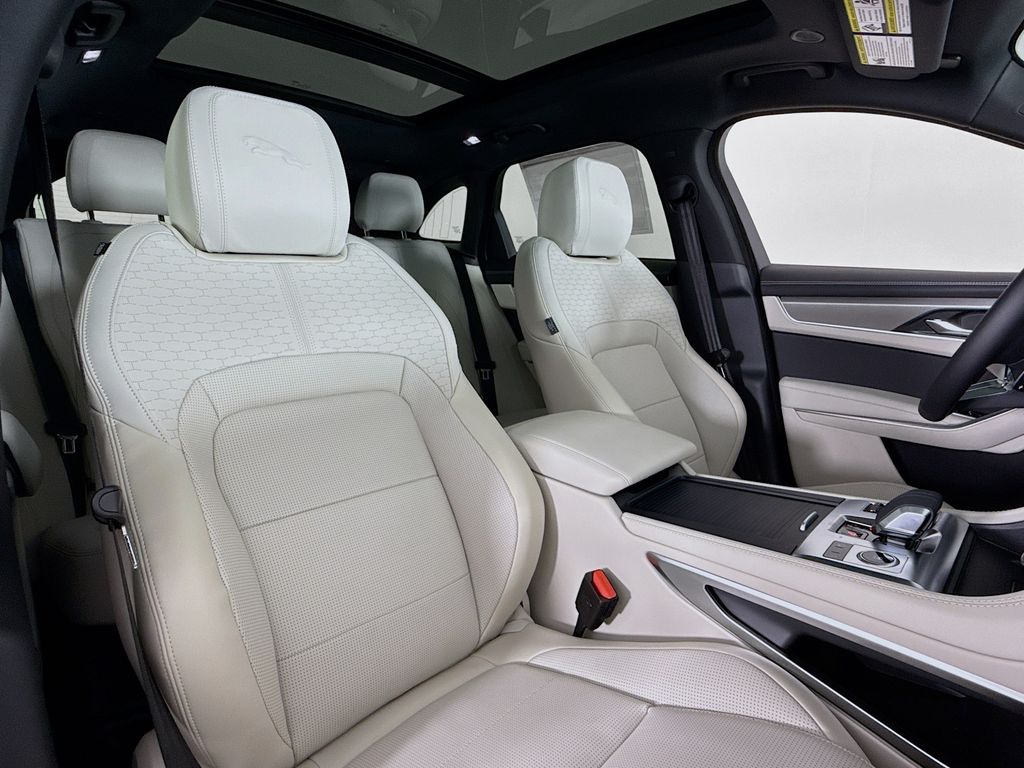 2026 Jaguar F-Pace R-Dynamic S - Photo 14