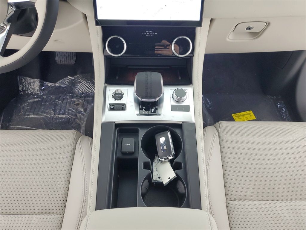 2026 Jaguar F-Pace R-Dynamic S - Photo 6