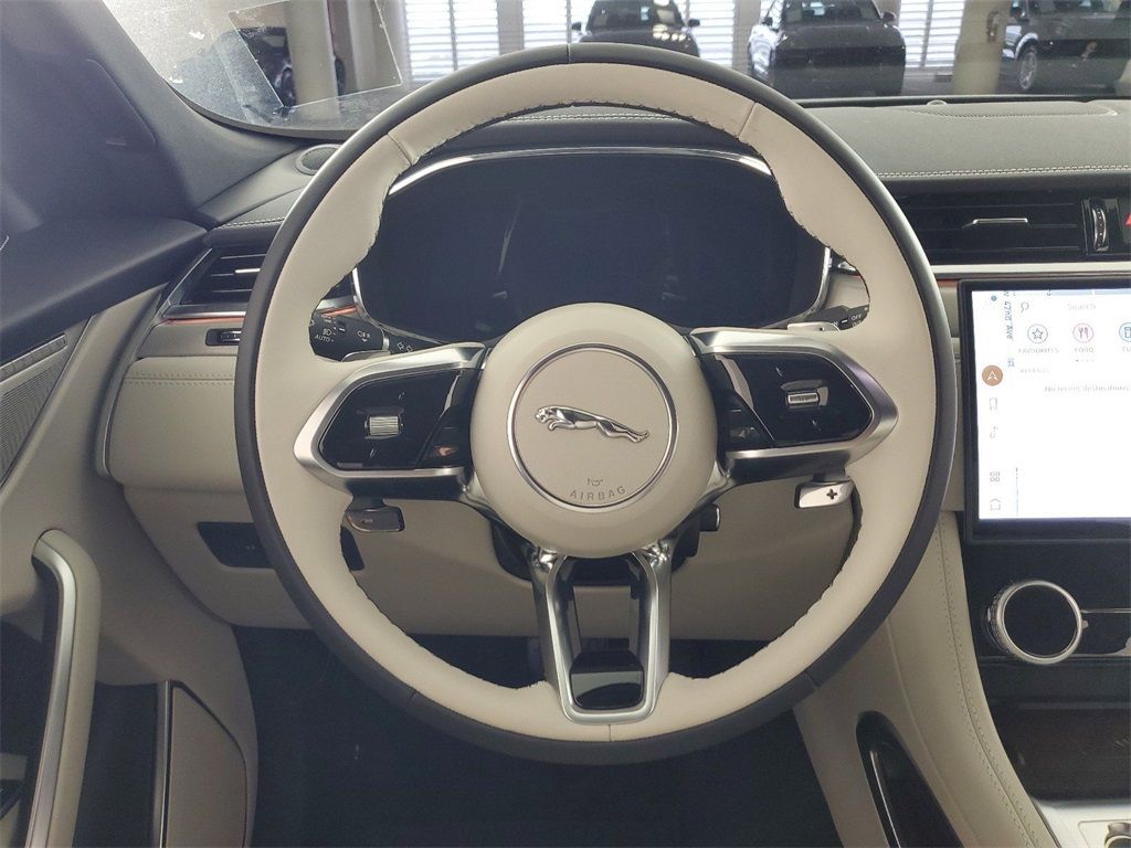 2025 Jaguar F-PACE P250 R-Dynamic S photo 3