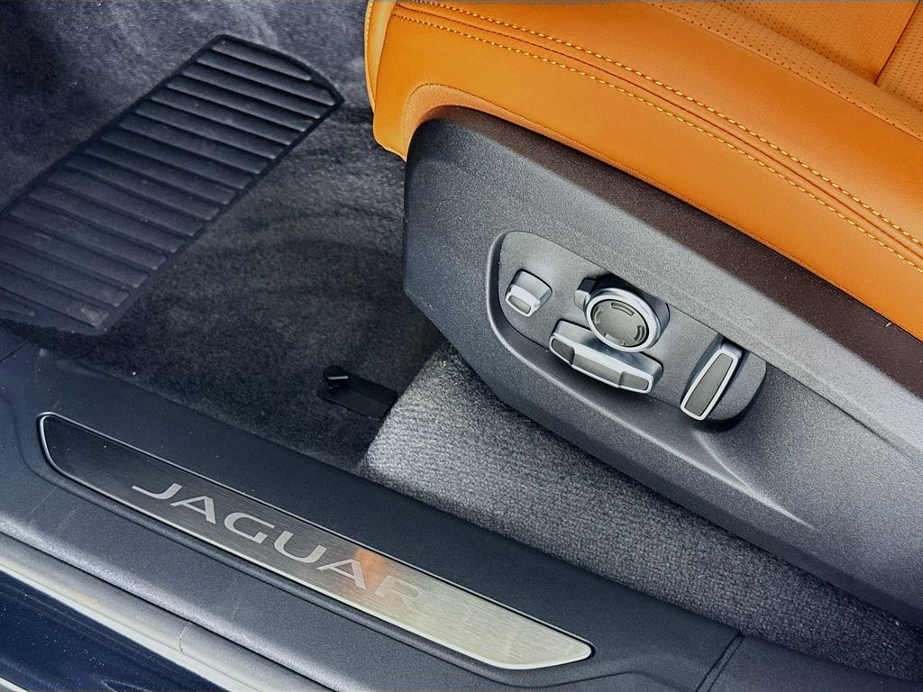 2026 Jaguar F-Pace R-Dynamic S - Photo 18