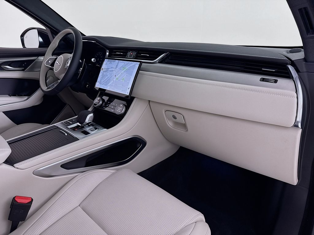 2026 Jaguar F-Pace R-Dynamic S - Photo 13