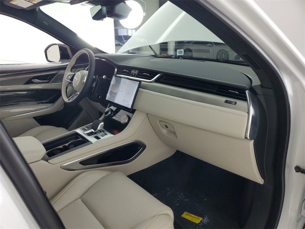 2026 Jaguar F-Pace R-Dynamic S - Photo 10