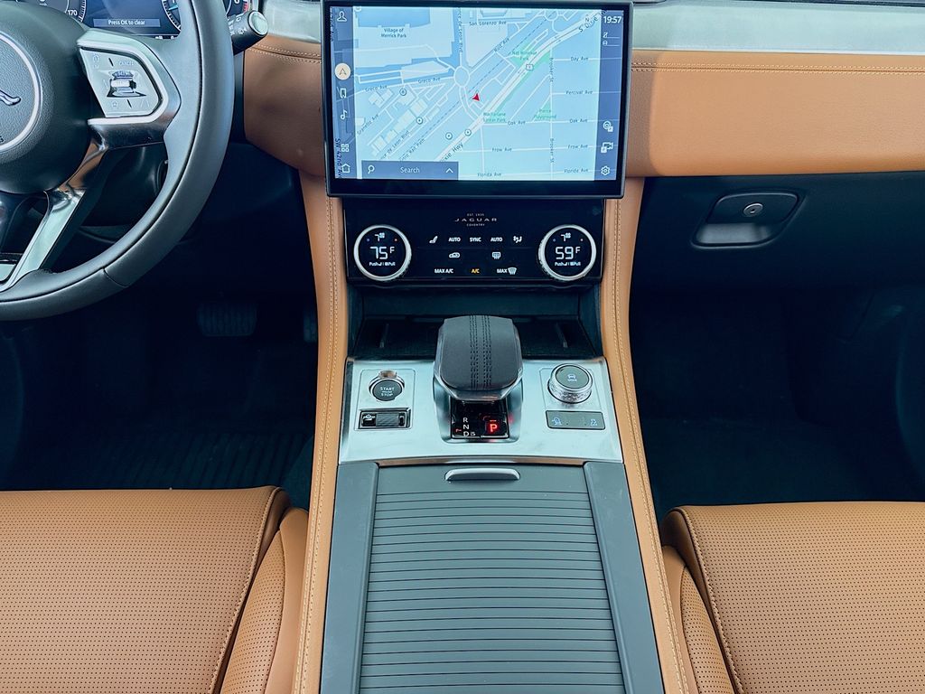 2026 Jaguar F-PACE P250 R-Dynamic S photo 2