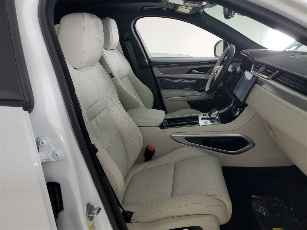 2026 Jaguar F-Pace R-Dynamic S - Photo 11
