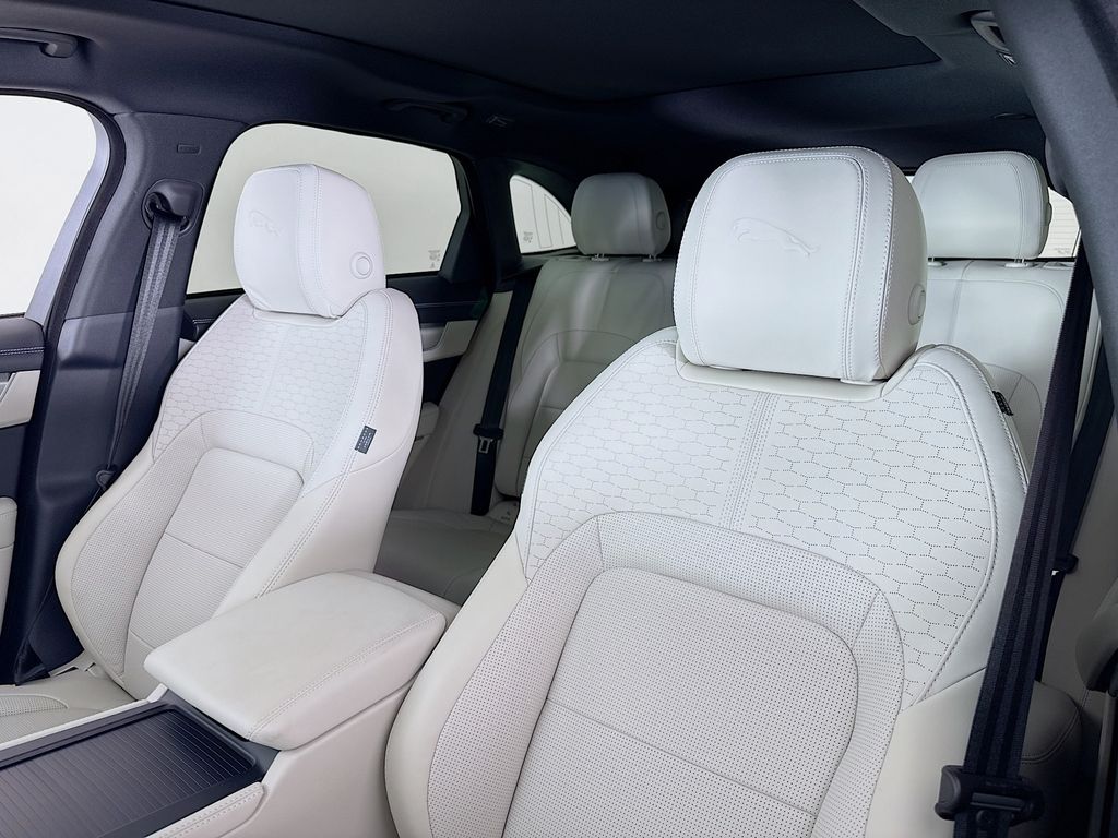 2026 Jaguar F-Pace R-Dynamic S - Photo 15