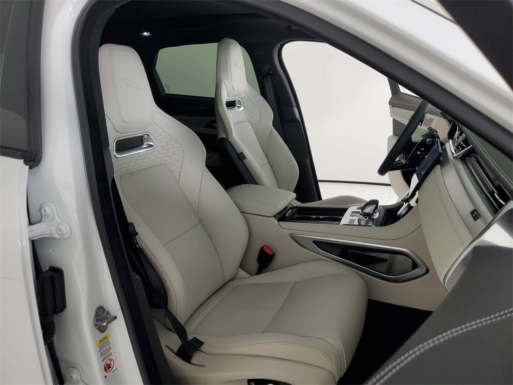 2026 Jaguar F-Pace R-Dynamic S - Photo 11