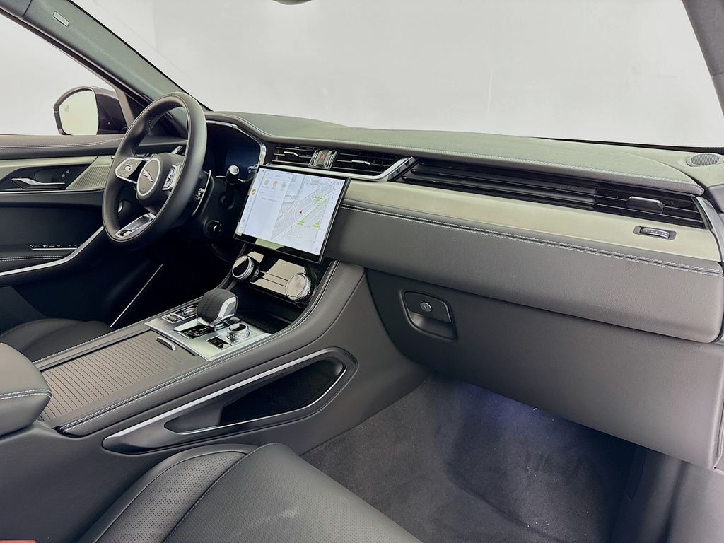 2026 Jaguar F-Pace R-Dynamic S - Photo 7