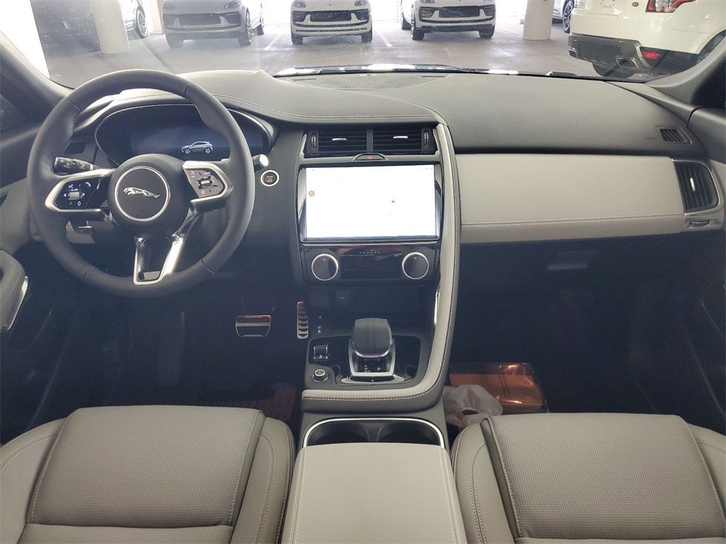 2024 Jaguar E-PACE R-Dynamic SE photo 2
