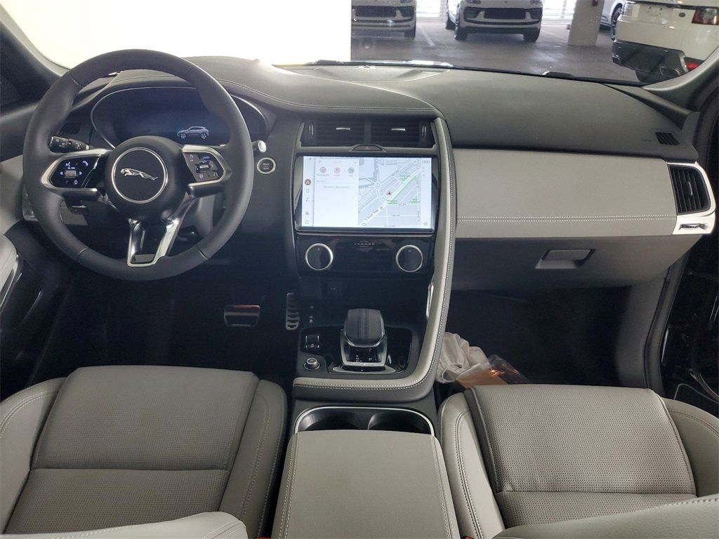 2024 Jaguar E-PACE R-Dynamic SE photo 2