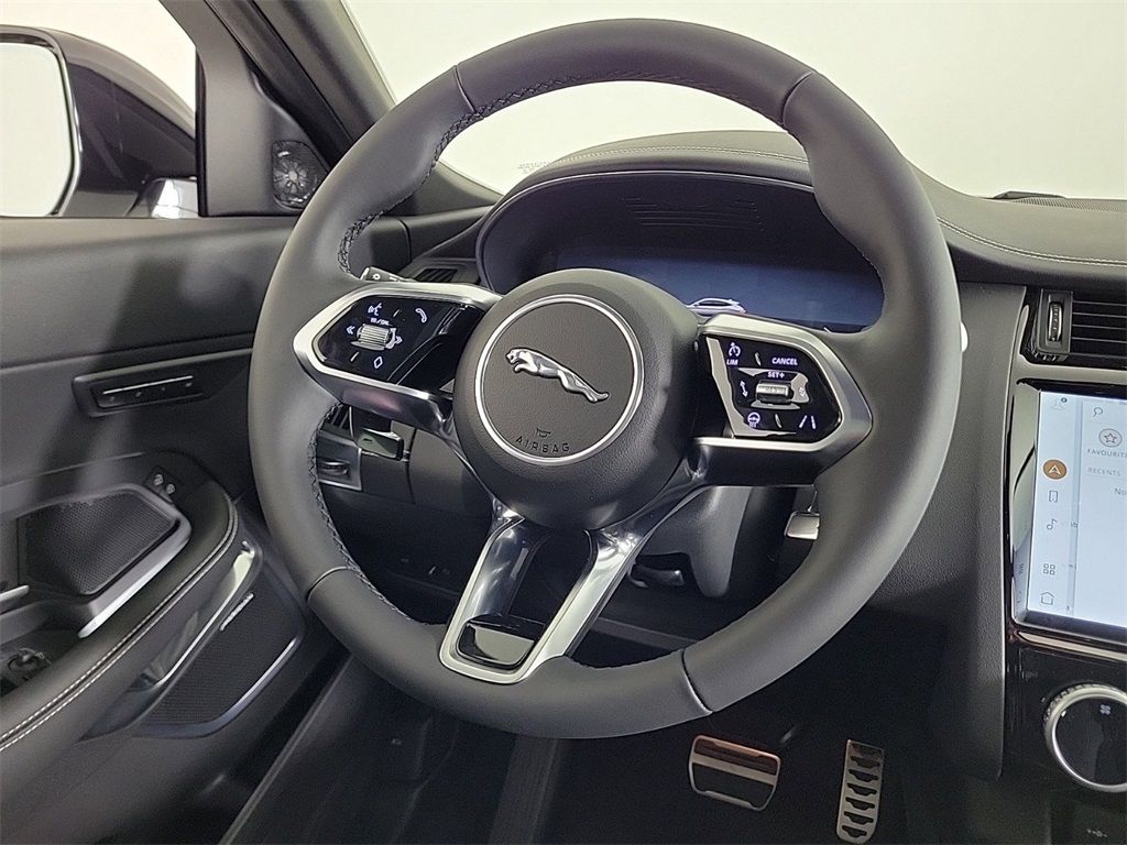 2024 Jaguar E-PACE R-Dynamic SE photo 3