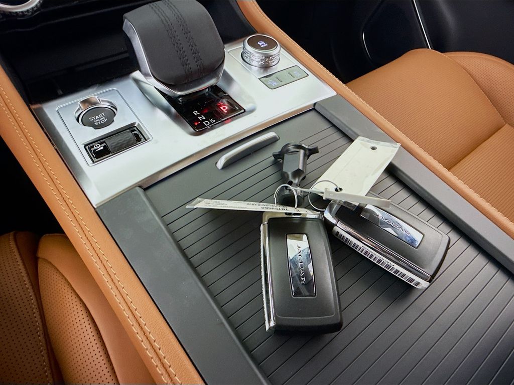 2026 Jaguar F-Pace R-Dynamic S - Photo 17