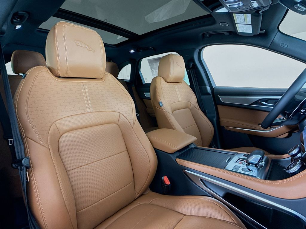 2026 Jaguar F-Pace R-Dynamic S - Photo 13