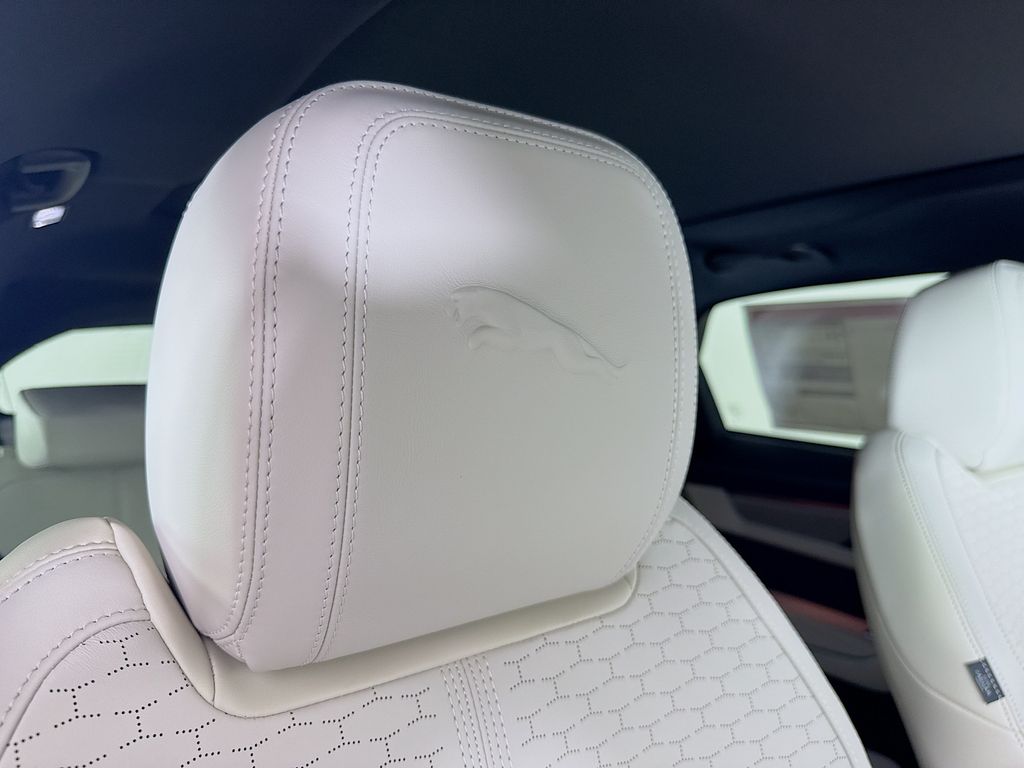 2026 Jaguar F-Pace R-Dynamic S - Photo 18