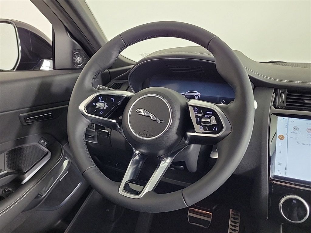 2024 Jaguar E-PACE R-Dynamic SE photo 3