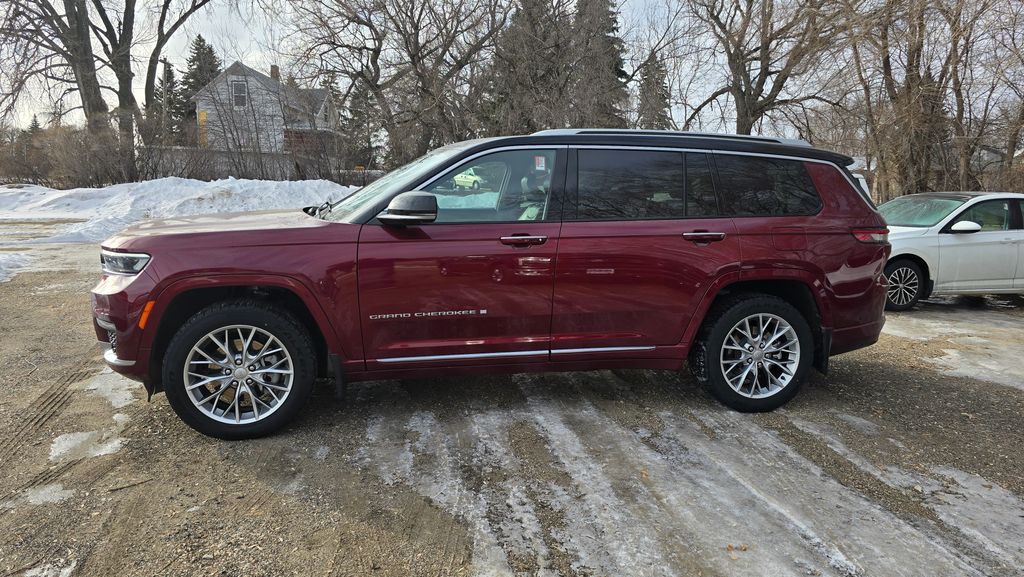 2023 Jeep Grand Cherokee L Summit 4x4's photo