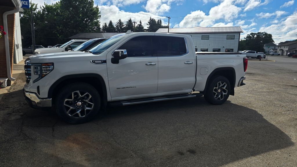 2023 GMC Sierra 4WD Crew Cab Short Box SLT's photo