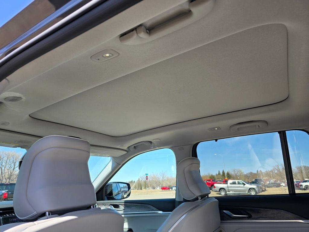 2022 Jeep Grand Cherokee Overland - Photo 15