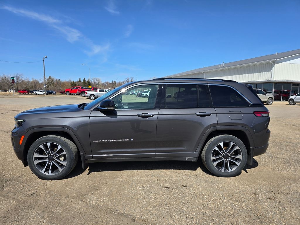 2022 Jeep Grand Cherokee Overland 4x4's photo