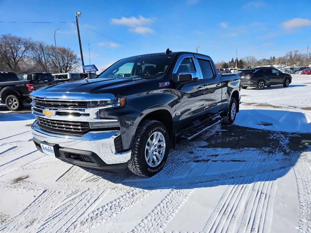 Used 2020 Chevrolet Silverado 1500 LT with VIN 3GCUYDET1LG210028 for sale in Minot, ND