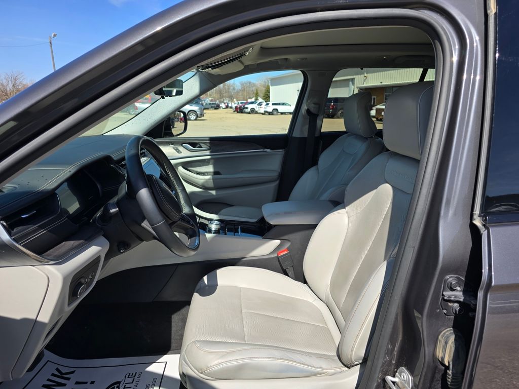 2022 Jeep Grand Cherokee Overland - Photo 17